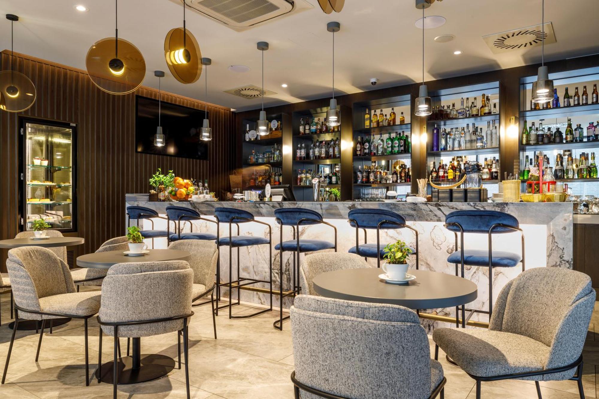 Marine Hotel By Zdrojowa Колобжег Экстерьер фото The bar at the hotel