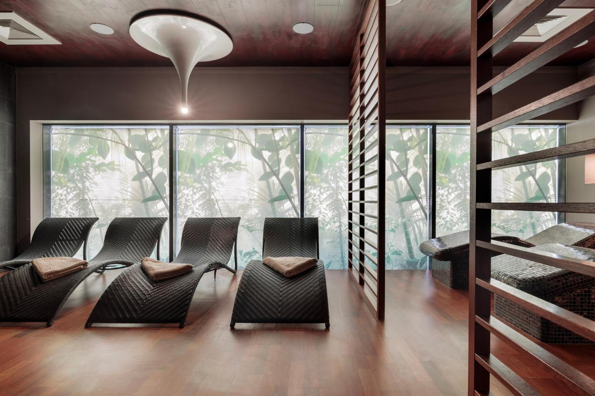 Marine Hotel By Zdrojowa Колобжег Экстерьер фото The spa at The Ivy Spa