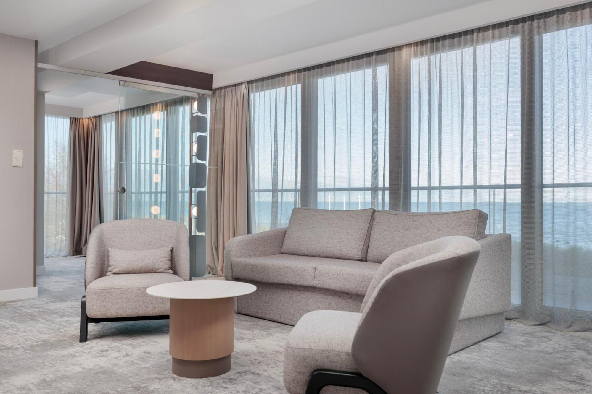 Marine Hotel By Zdrojowa Колобжег Экстерьер фото A living room in a suite at the Ritz-Carlton, DIFC