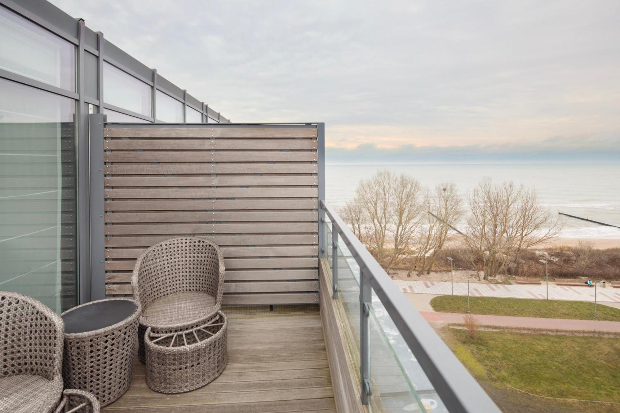 Marine Hotel By Zdrojowa Колобжег Экстерьер фото A balcony